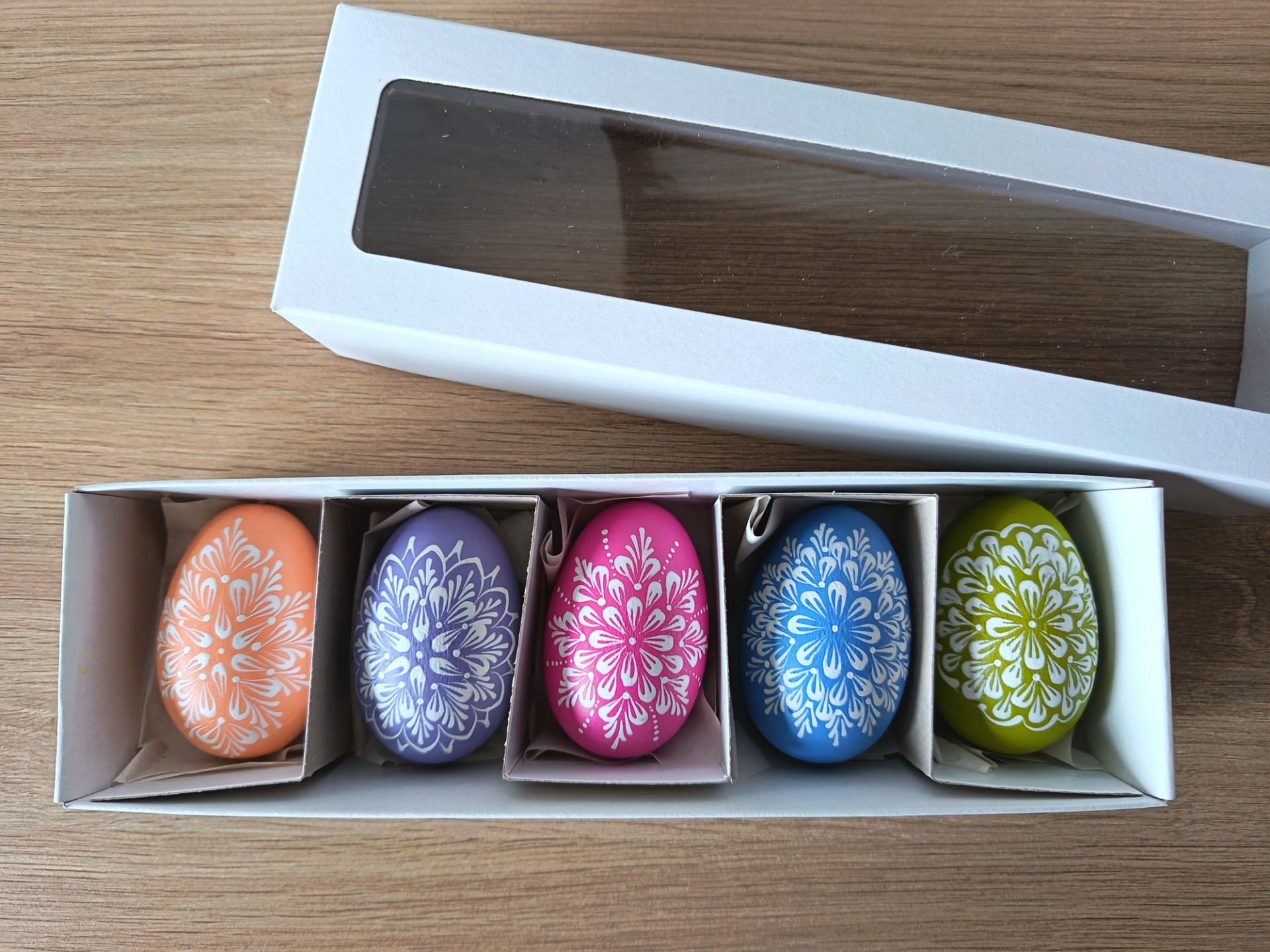 pastelové barvy - oranžová, fialová, růžová, modrá, zelená