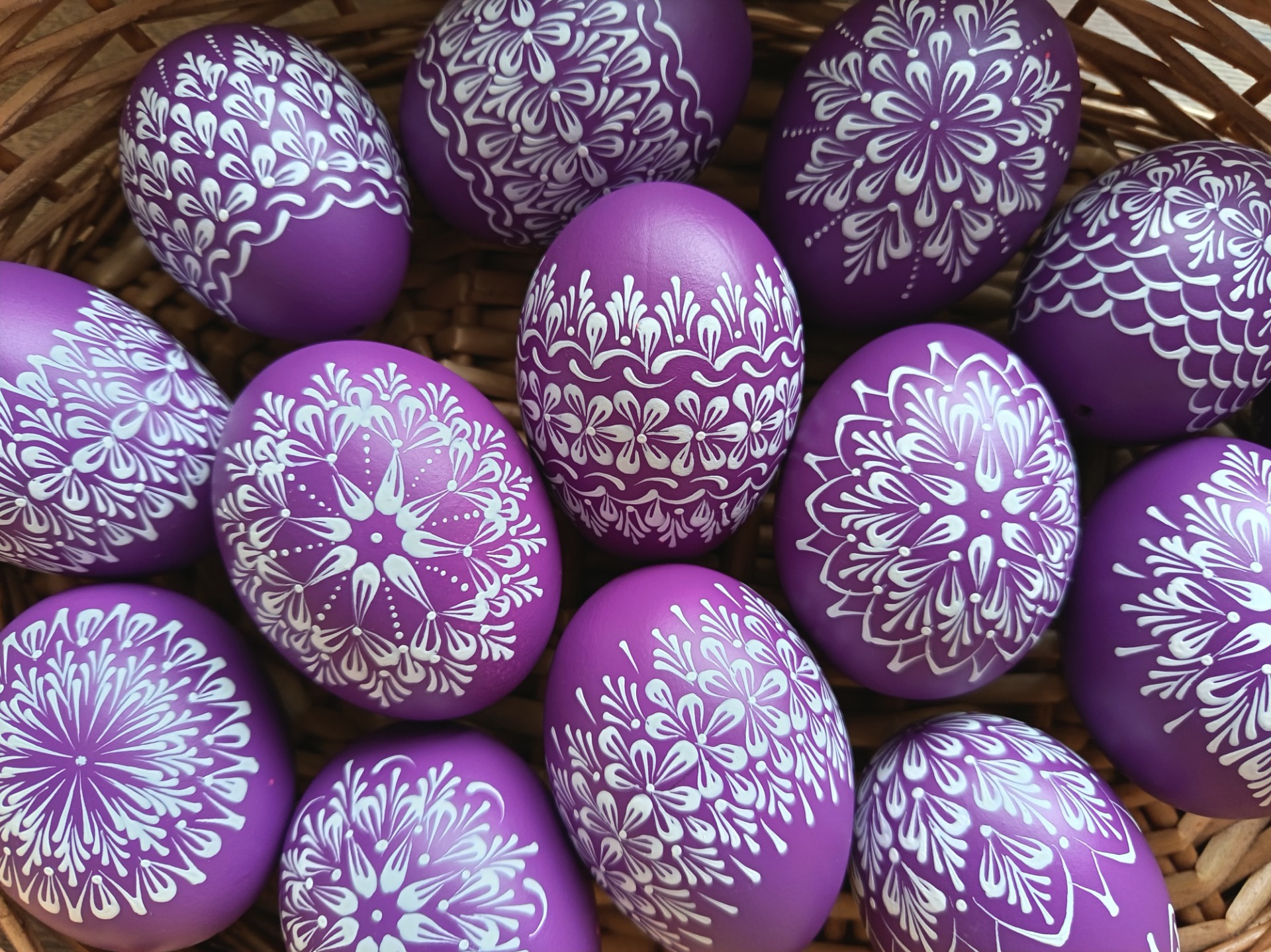 tmavě fialové - různé motivy